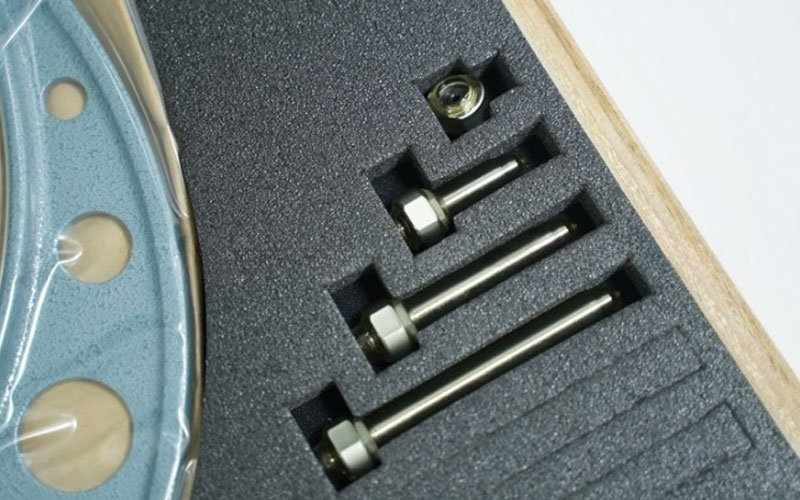 Panme đo ngoài cơ khí 200-300mm/0.01mm Mitutoyo 104-141A