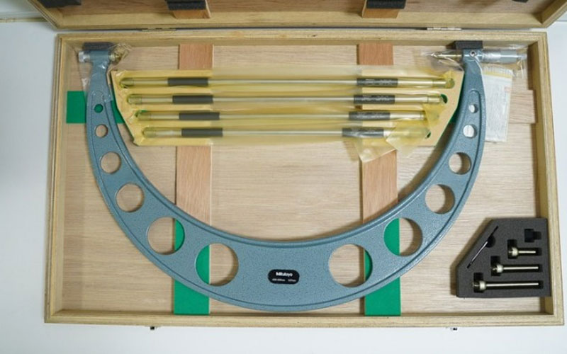 Panme đo ngoài cơ khí Mitutoyo 104-143A (400-500mm x 0.01)