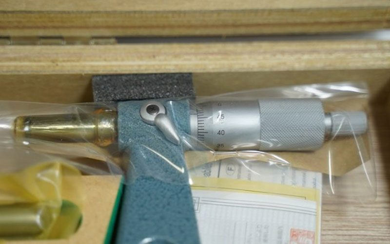 Panme đo ngoài cơ khí Mitutoyo 104-143A (400-500mm x 0.01)