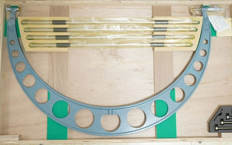 Panme đo ngoài cơ khí 700-800mm/0.01mm Mitutoyo 104-146A