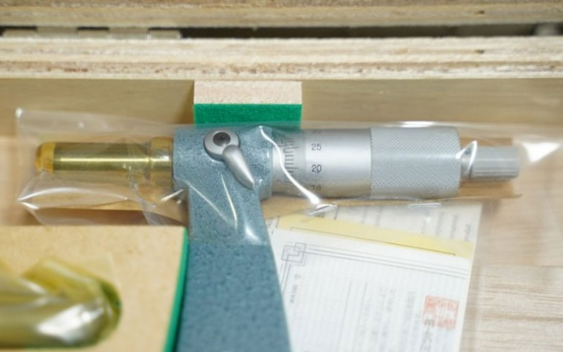 Panme đo ngoài cơ khí 600-700mm/0.01mm Mitutoyo 104-145A