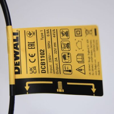 Bộ sạc pin 10.8-18V/ 2A Dewalt DCB1102-B1