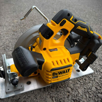 Máy cưa cầm tay dùng pin FlexVolt 20V/60V Dewalt DCS573P1