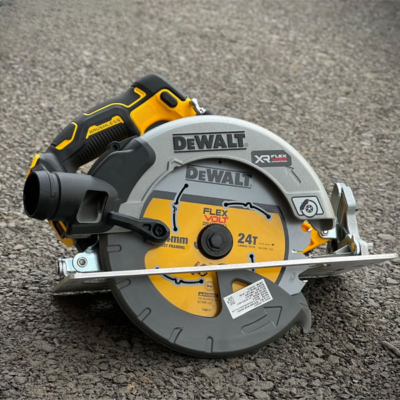 Máy cưa cầm tay dùng pin FlexVolt 20V/60V Dewalt DCS573P2