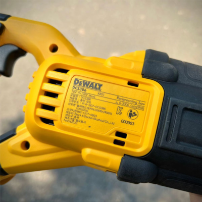 Máy cưa kiếm dùng pin FlexVolt 20V/60V Dewalt DCS386P2