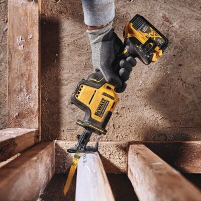 Máy cưa kiếm dùng pin Dewalt 20v DCS369B