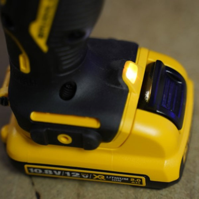 Máy khoan dùng pin 12V DeWalt DCD706D1