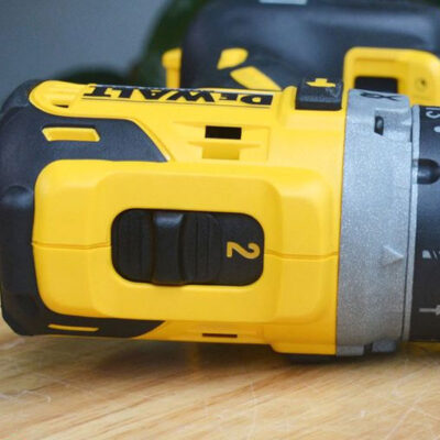 Máy khoan búa dùng pin 18V Dewalt DCD796M2-B1