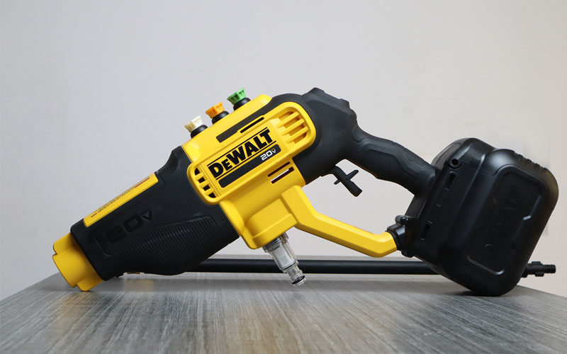 Máy rửa xe cầm tay dùng Pin 20V Max Dewalt DCPW550B