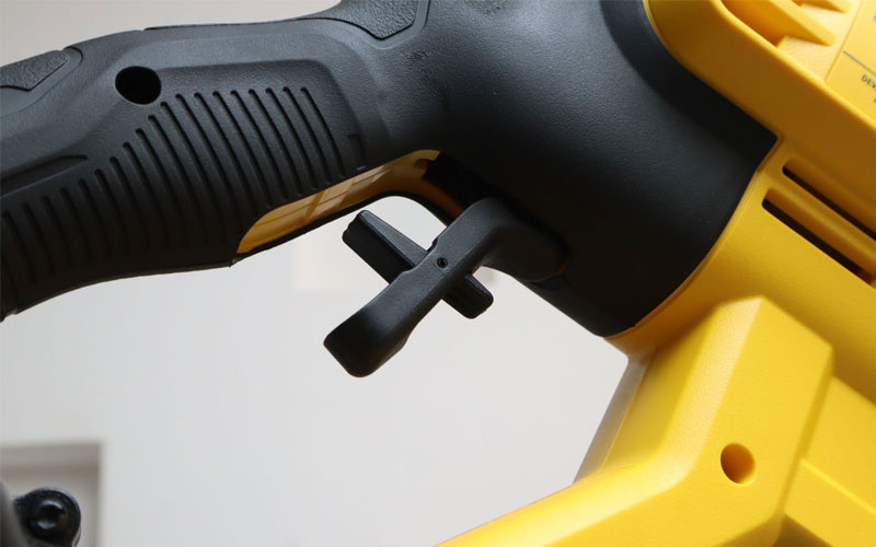 Máy rửa xe cầm tay dùng Pin 20V Max Dewalt DCPW550B
