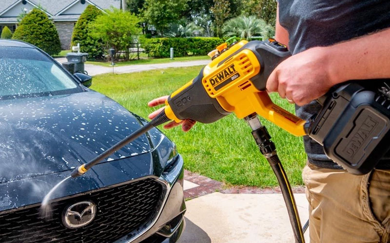 Máy rửa xe cầm tay dùng Pin 20V Max Dewalt DCPW550B