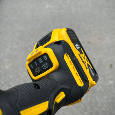 Máy siết bu lông dùng pin 20V Dewalt DCF900M2