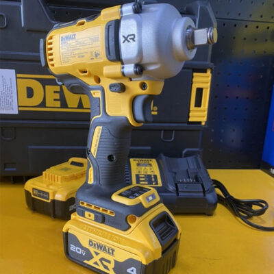 Máy siết bu lông cầm tay 20V Dewalt DCF891M2