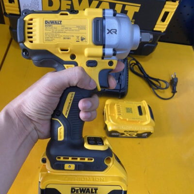Máy siết bu lông cầm tay 20V Dewalt DCF891M2
