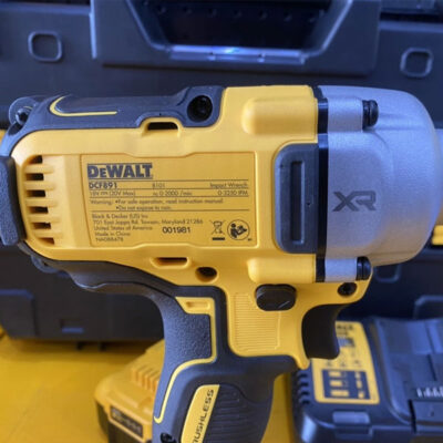 Máy siết bu lông cầm tay 20V Dewalt DCF891M2
