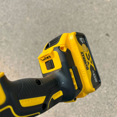 Máy siết bulong pin 18V Dewalt DCF899M2