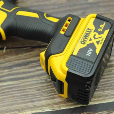 Máy siết bulong pin 18V Dewalt DCF899P2