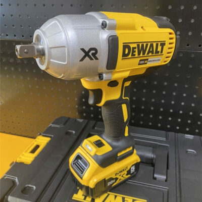 Máy siết bu lông pin 18V Dewalt DCF899P1