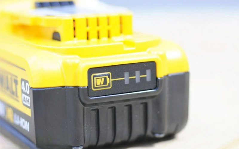 Pin sạc Dewalt DCB182-B1 4ampe 18V