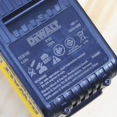 Pin sạc Dewalt DCB182-B1 4ampe 18V