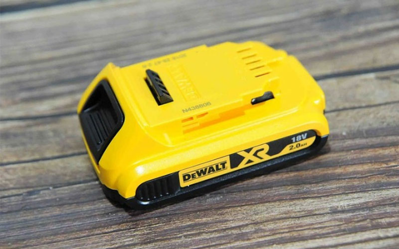 Pin sạc Dewalt DCB183-B1 2ampe 18V