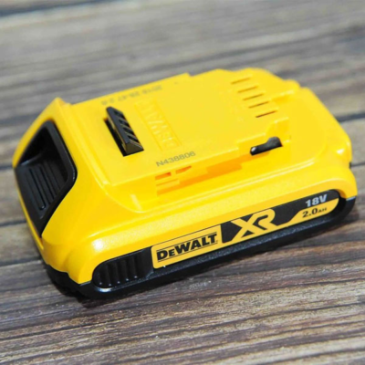 Pin sạc Dewalt DCB183-B1 2ampe 18V
