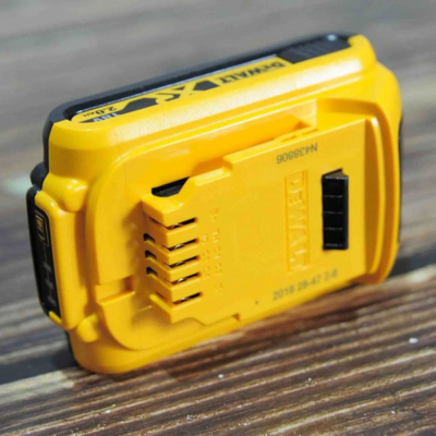 Pin sạc Dewalt DCB183-B1 2ampe 18V