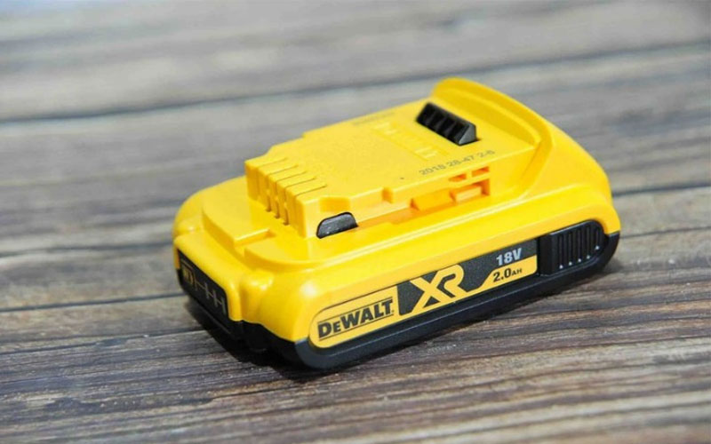 Pin sạc Dewalt DCB183-B1 2ampe 18V