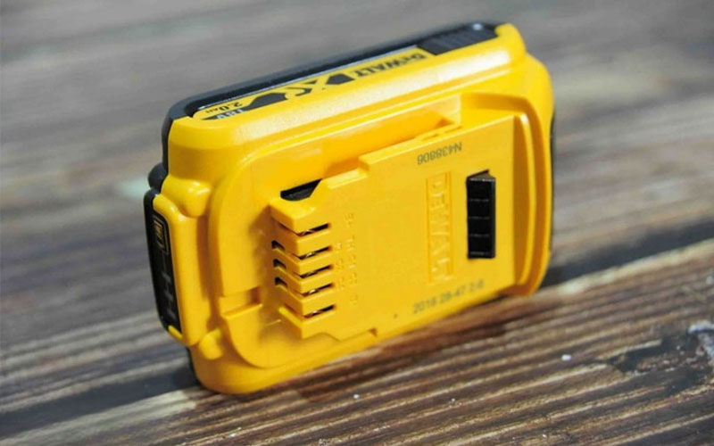 Pin sạc Dewalt DCB183-B1 2ampe 18V