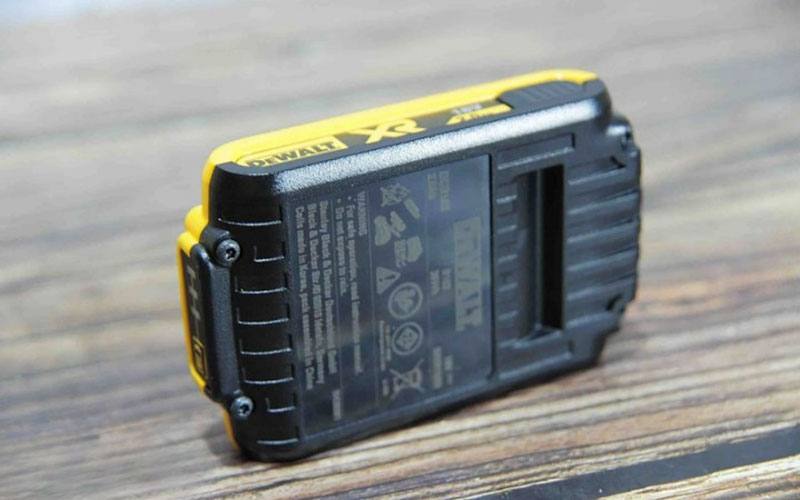Pin sạc Dewalt DCB183-B1 2ampe 18V