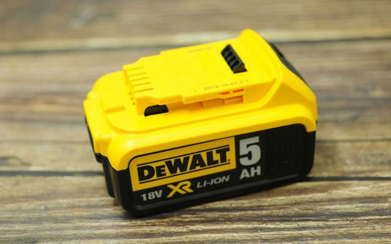 Pin sạc Dewalt DCB184-B1 5ampe 18V