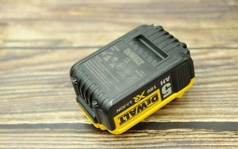 Pin sạc Dewalt DCB184-B1 5ampe 18V