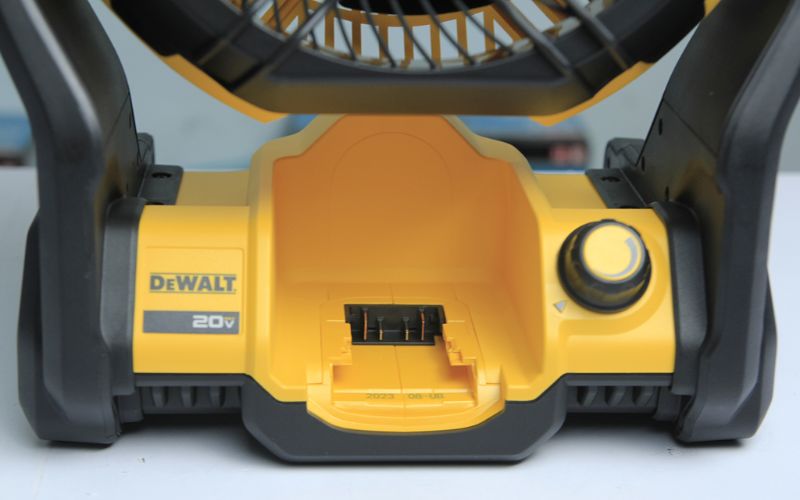 Quạt bàn pin 20V Dewalt DCE512N-KR