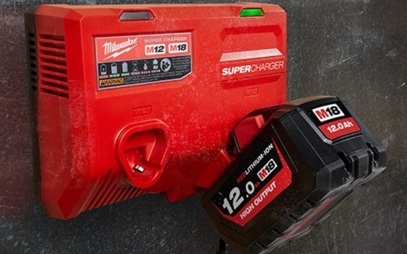 Sạc nhanh không dây Milwaukee M12-18SC