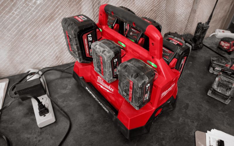 Trạm sạc nhanh 6 cổng Milwaukee M18 PC6