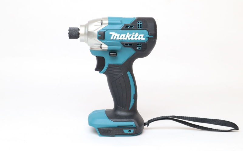 may-van-vit-dung-pin-makita-18v-dtd156rf-2