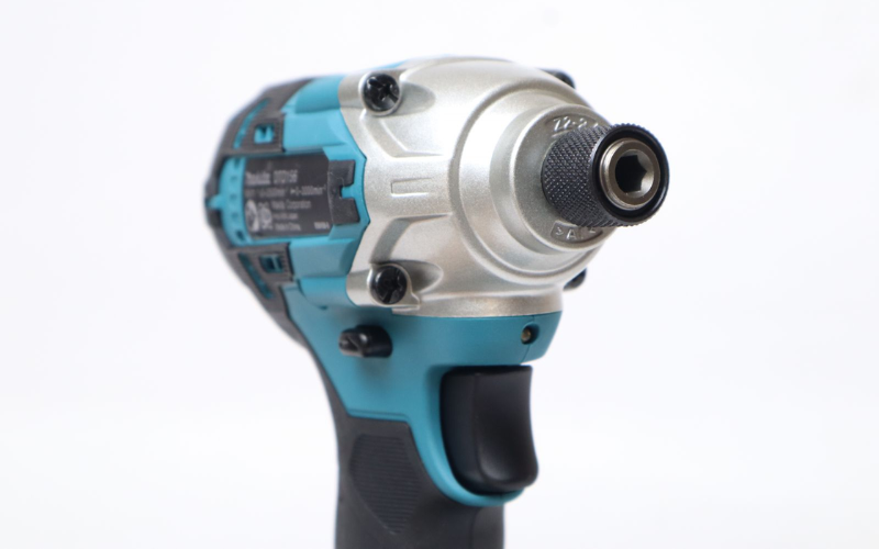 may-van-vit-dung-pin-makita-18v-dtd156rf-4