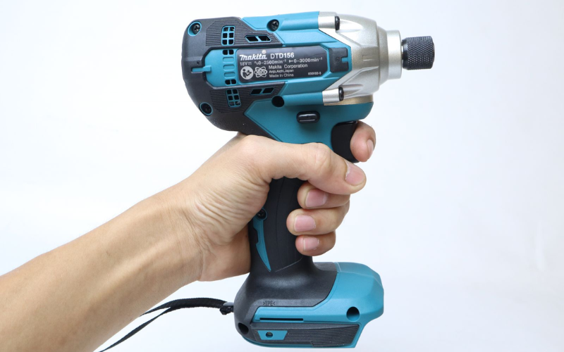 may-van-vit-dung-pin-makita-18v-dtd156rf-6