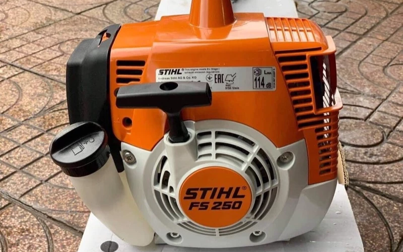 may-cat-co-deo-vai-dong-co-xang-stihl-fs-250-1