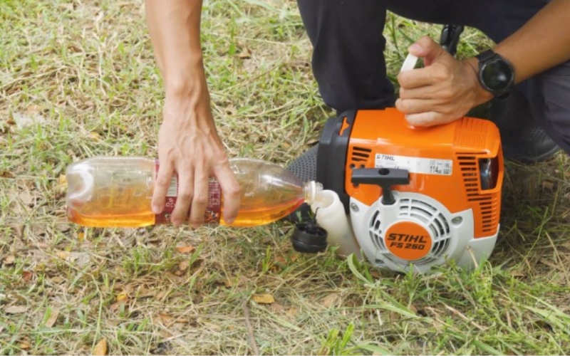 may-cat-co-deo-vai-dong-co-xang-stihl-fs-250-3