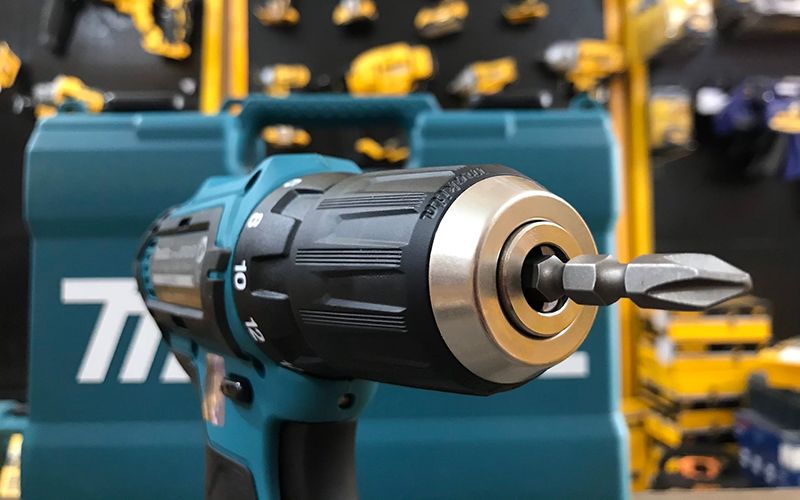 Máy khoan và vặn vít dùng pin Makita DF331DSYE 12V