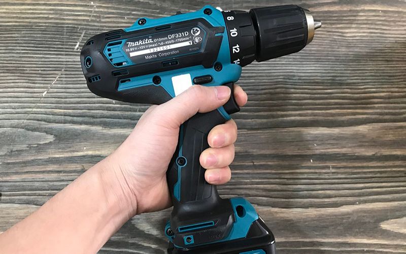 Máy khoan và vặn vít dùng pin Makita DF331DSYE 12V