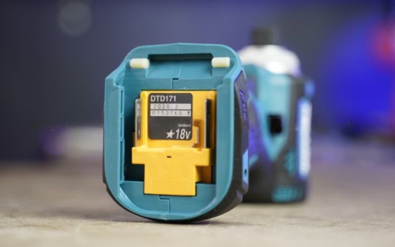 Máy vặn vít dùng pin Makita DTD171Z