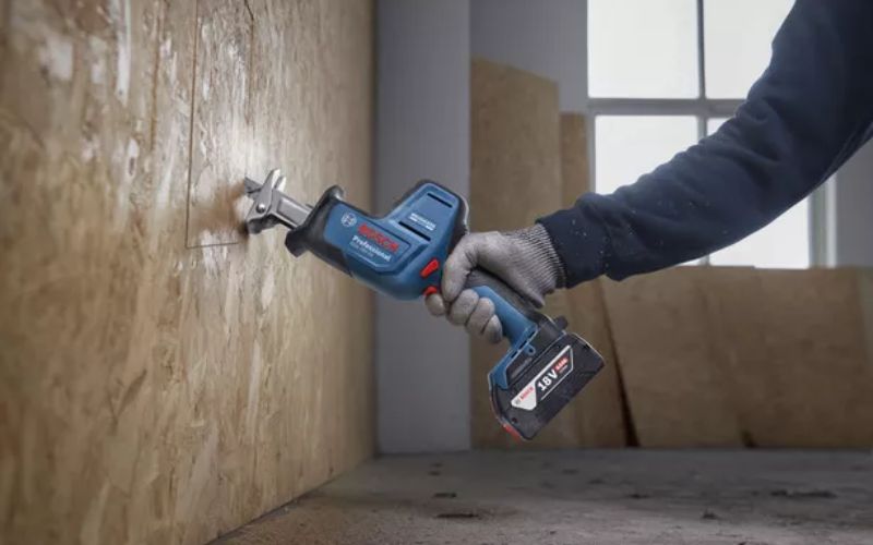 Máy cưa kiếm dùng pin 18V Bosch GSA 18V-24 