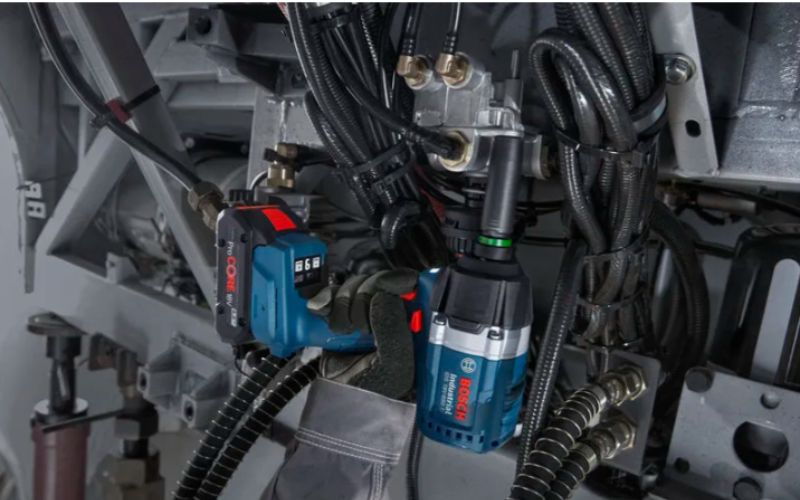 Máy siết bu lông công nghiệp dùng pin 18V Bosch IDS 18V-650 T