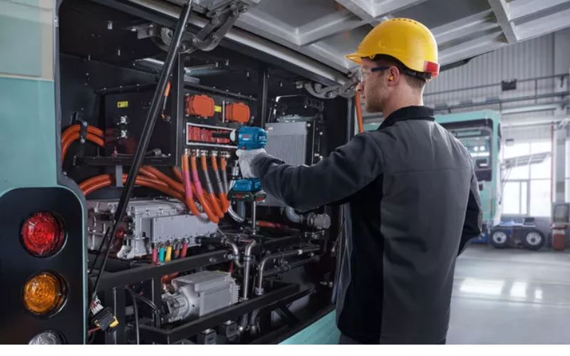Máy vặn bu lông dùng pin 18V Bosch IDS 18V-200 T