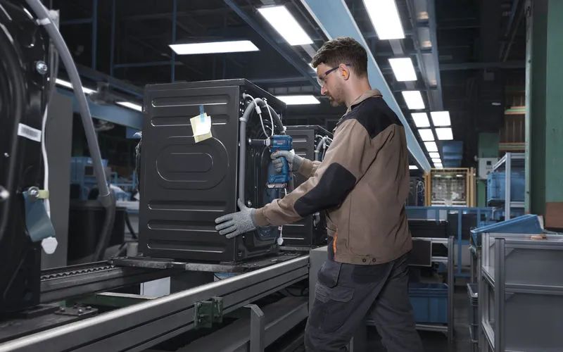 Máy vặn vít công nghiệp dùng pin 18V Bosch IDR 18V-125 T