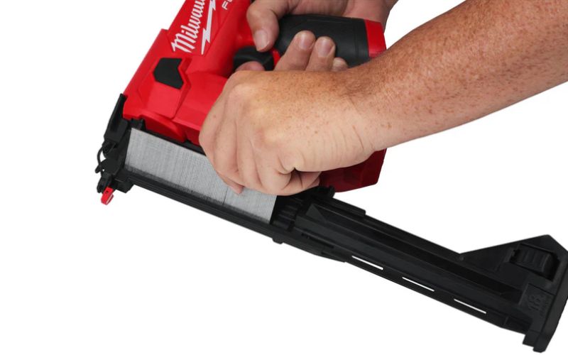 Máy bắn đinh Milwaukee M12 FCN18GS-0X
