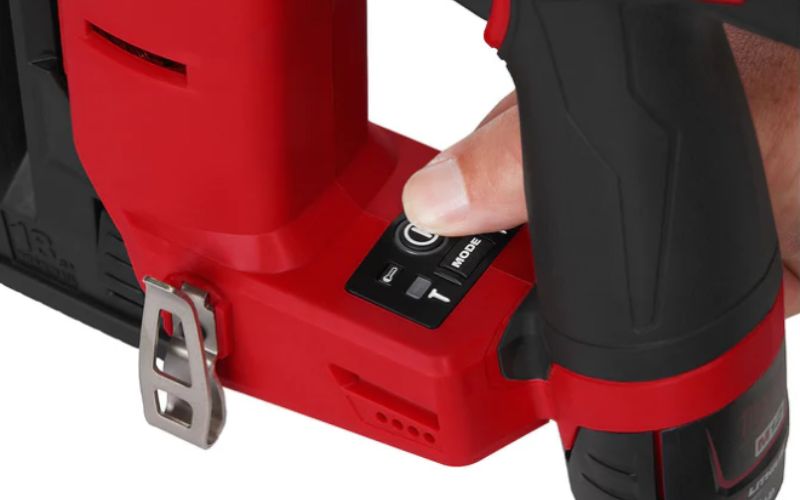 Máy bắn đinh Milwaukee M12 FCN18GS-0X