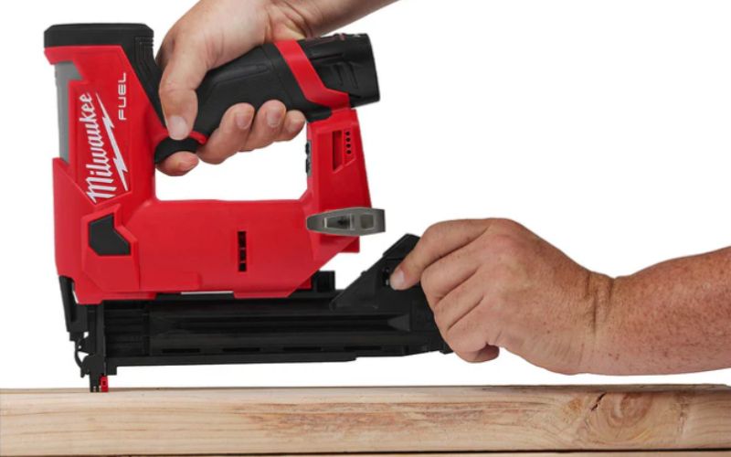 Máy bắn đinh Milwaukee M12 FCN18GS-0X